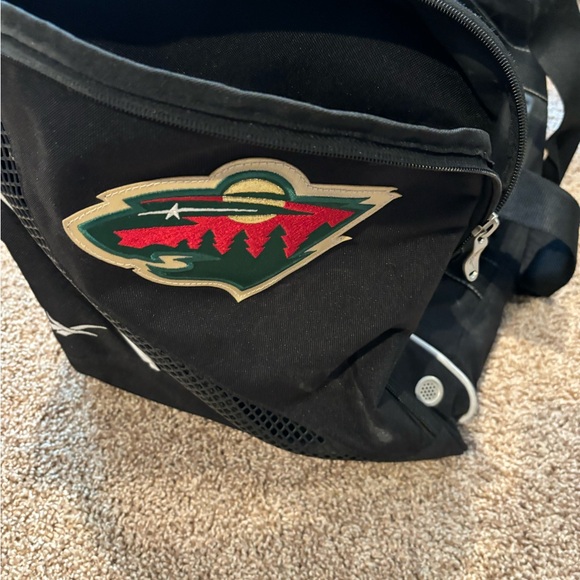 Mn wild duffle bag. - Picture 2 of 3